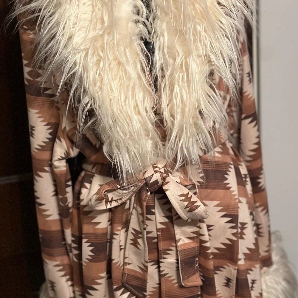 Rio Grande Royale Fur-trimmed Aztec Coat NWOT - Picture 6 of 8